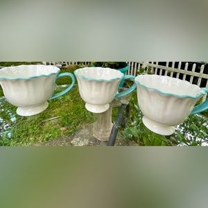 3 BOHO BOUTIQUE light blue Ruffle Trim Pedestal 15 ounce CoffeeTea Mugs EUC